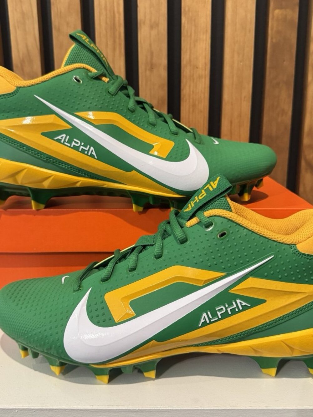 Size 10.5 WIDE FIT • Team Issued Nike Oregon Ducks PE Alpha Menace 4 IB4045-300